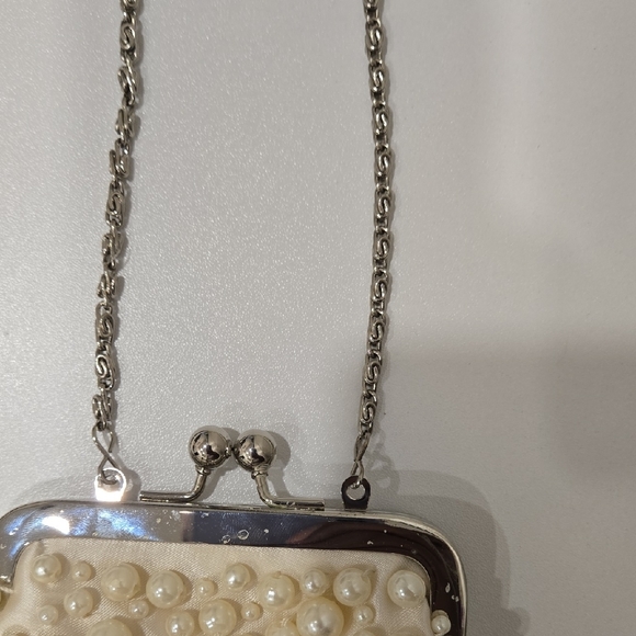 Vintage Pearl-Embellished Cream Clutch - Picture 7 of 13